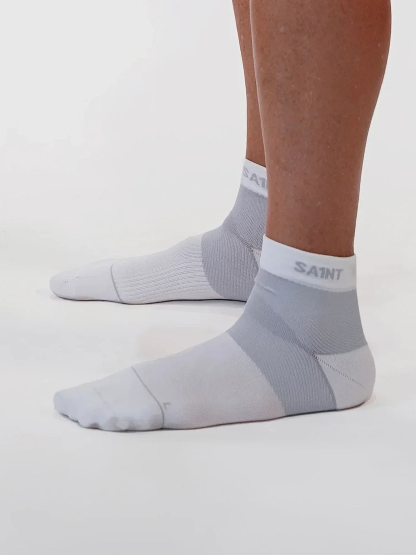 Unisex ankle support socks (white)