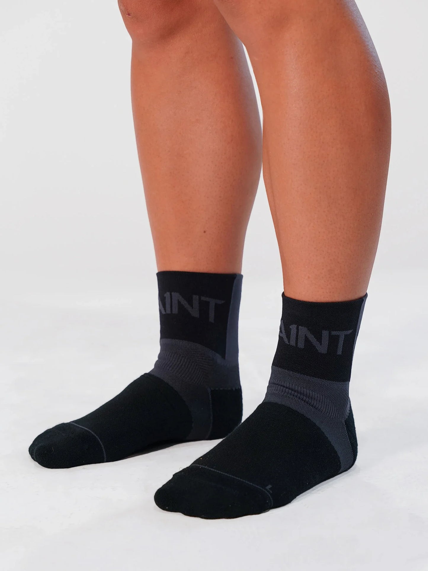 Unisex ankle support socks (black)